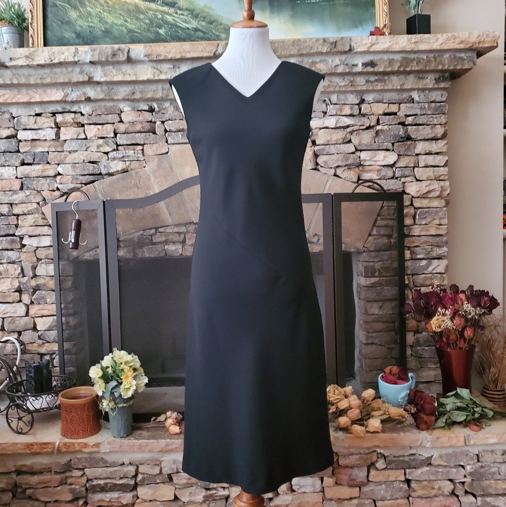 EUC/Vintage Yett's V- Neck Dress
